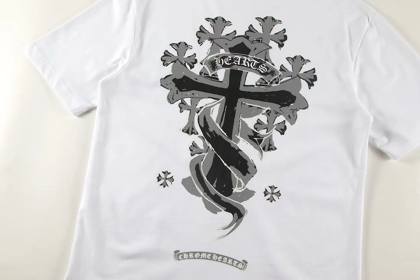 🅿️150 Style: 2025 new Croix Heart short-sleeved T-shirt Material: High version 300g double yarn combed cotton Size: S～XL Color: White Style number: Z023